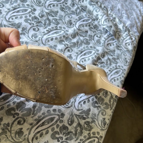 guess shoes - Picture 2 of 3